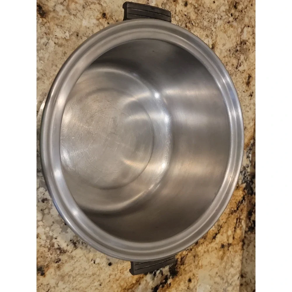 Flavor Seal By Cory Pluramelt  4 qt Stock pot with lid Stainless Steel 18-8